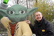 neuer  Jedi Meister Yoda als LEGO Fotopoint in Originalgröße (©Foto: MartiN Schmitz)